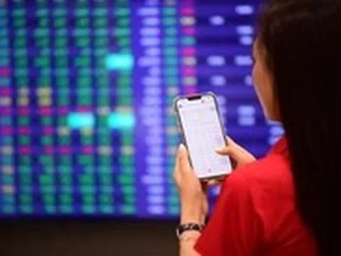 Cổ phiếu vốn Nhà nước tiếp tục 'dậy sóng', VN-Index tăng gần 9 điểm