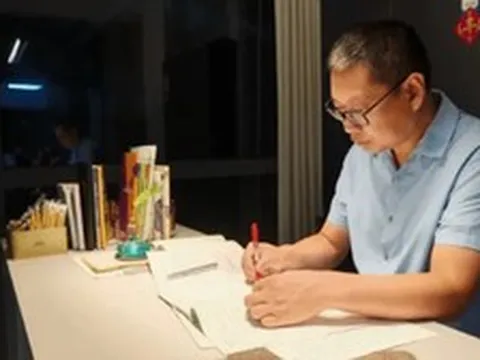 "Bố giỏi thì đi học Thạc sĩ đi" - Nữ sinh bị nhắc chuyện học, đã không nghe còn thách thức, 5 tháng sau muối mặt