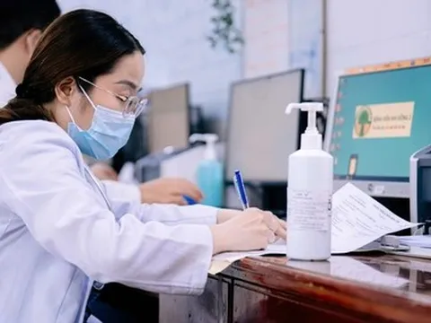 Sở Y tế TP.HCM đề xuất hỗ trợ 100% học phí cho bác sĩ nội trú
