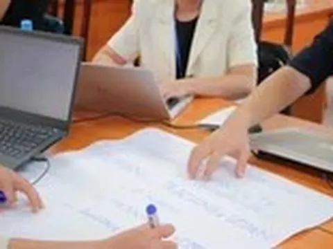 Khi giảng viên đại học bị 'kéo' khỏi giảng đường