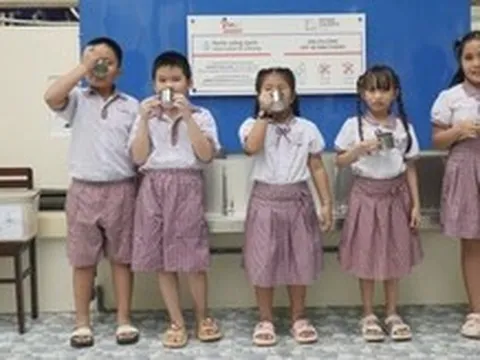 ‘Nước sạch cho em’ đến với hơn 2.250 học sinh ở 5 tỉnh, thành