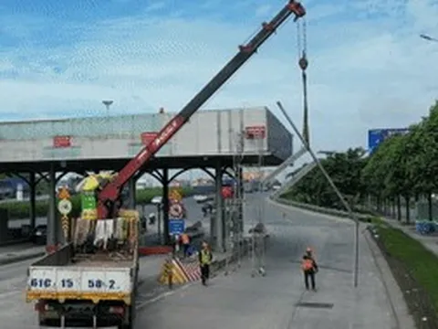 Tháo dỡ trạm thu phí cửa ngõ TPHCM sau gần 6 năm bỏ không