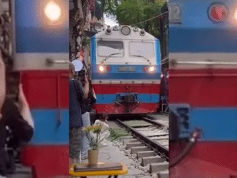 Vụ cô gái bị tàu hất văng điện thoại ở 'phố cà phê đường tàu': Xử phạt chủ quán