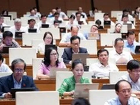 Tin tức sáng 12-8: Quốc hội bàn chi hơn 288.000 tỉ làm vành đai 5; TP.HCM quy định quản lý xe buýt