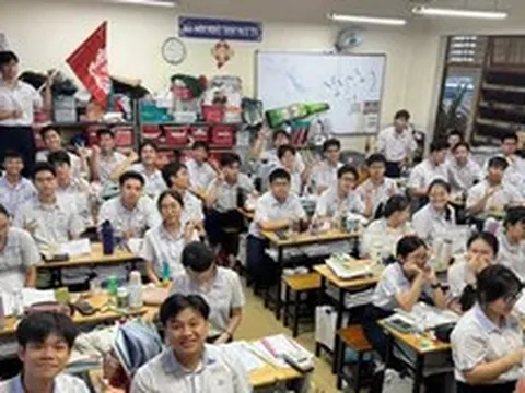 Nóng: Một lớp có 46/47 học sinh trúng tuyển khối ngành sức khỏe, 2 em đạt 30 điểm