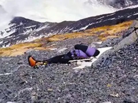 Vì sao thi thể của “Người đẹp ngủ” bị bỏ lại trên núi Everest suốt 28 năm qua?