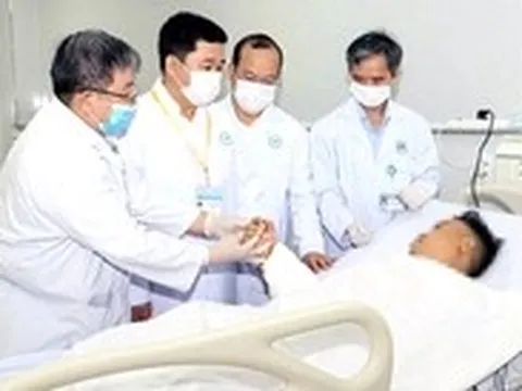 Hơn 6 giờ 'chạy đua' nối lại cẳng tay bị đứt lìa cho nam công nhân