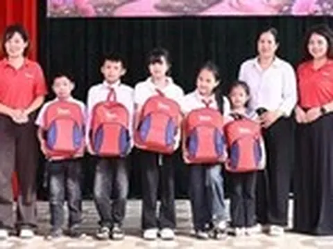 Quỹ Chạm yêu thương khởi động chuỗi chương trình Tiếp sức em đến trường 2026