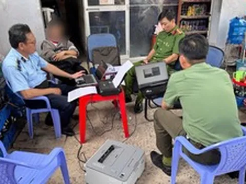 Công an đồng loạt kiểm tra 118 máy tính tại 5 quán internet