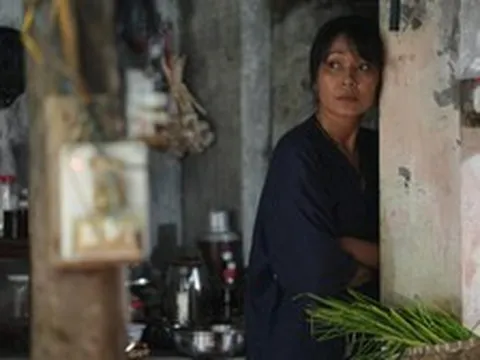 Chị dâu vừa ký giấy bán nhà vừa cười: “Ngày này đã đến” cùng ánh mắt sắc lẹm khiến tôi run sợ