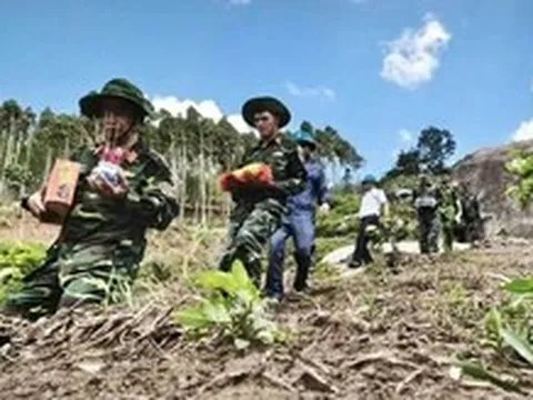 Quy tập hài cốt liệt sĩ ở núi Cư Jú cùng di vật túi tài liệu, dây điện thông tin, tuýp kem đánh răng