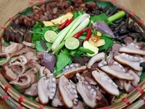 Người đàn ông 55 tuổi "chảy máu mắt" sau khi ăn thịt chó, bác sĩ phát hiện nguyên nhân bất ngờ