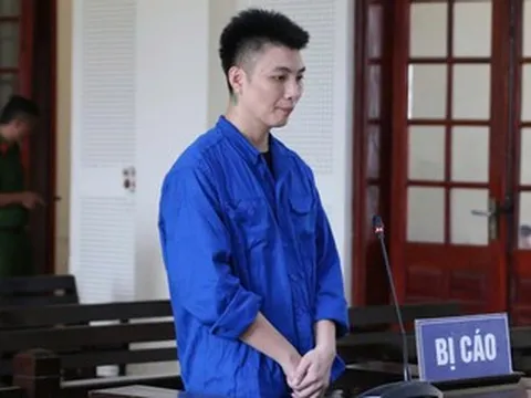 Người đàn ông định ném trẻ sơ sinh, cầm dao đâm nhiều nữ nhân viên y tế lĩnh án