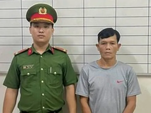 Trốn truy nã 21 năm bị phát giác vì vẫn giữ liên lạc với 'đồng đội' cũ