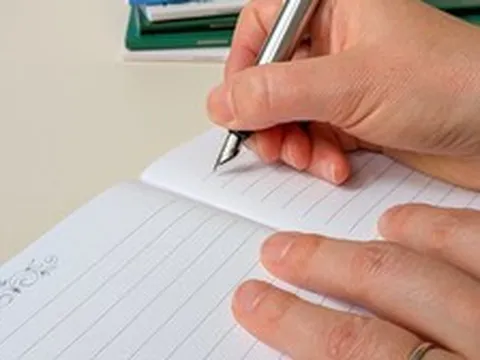 Vì sao vở học sinh có loại 4 ô ly, 5 ô ly và kẻ ngang?