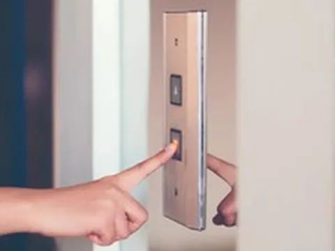10 điều không nên làm khi đi thang máy có thể bạn chưa nghe thấy bao giờ