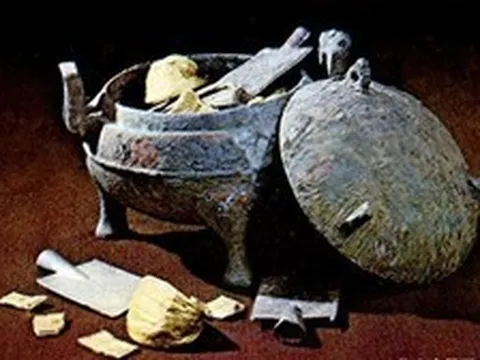 Đào móng sửa nhà, phát hiện giếng cổ chứa số vàng, bạc trị giá hơn 11.000 tỷ đồng
