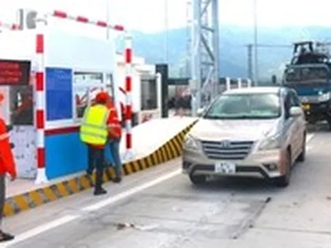 Ngày đầu thu phí cao tốc từ Nha Trang đến Quảng Ngãi: Nhiều tài xế chưa biết đã thu phí, tài khoản hết tiền