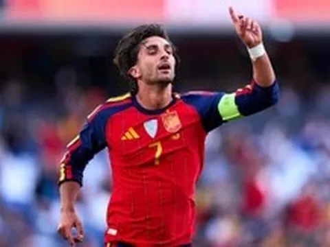 Người hùng tuyển Tây Ban Nha gia nhập PSG