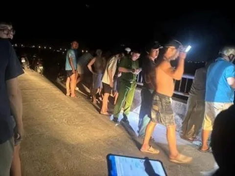 Giận chồng, người phụ nữ để dép, giấy 'nhờ vớt xác' trên cầu rồi bế con đi chơi