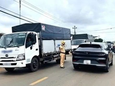 Mùa sầu riêng, quốc lộ 26 kẹt cứng: Xe rẽ hướng nào?