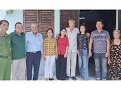 Cuộc đoàn tụ đầy xúc động của con gái và cha ruột sau 43 năm thất lạc