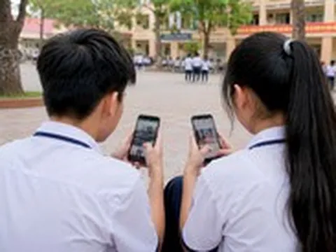 Trẻ sử dụng mạng xã hội: Không chỉ gây nghiện mà còn những nguy cơ nào?