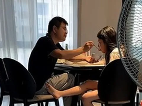 Bức ảnh khiến nhiều người ngán ngẩm: Đây là hại con chứ không phải yêu thương, cha mẹ đừng mù quáng như thế!