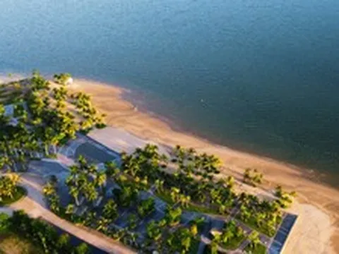 Quảng trường rộng hơn 1,1ha vừa diễn ra sự kiện chưa từng có ở Việt Nam: Trong quần thể rộng tới 248ha, tầm nhìn thẳng ra vịnh Di sản