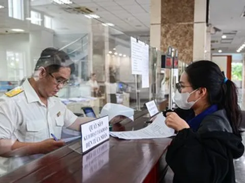 Đề xuất bố trí cán bộ giao tiếp chuẩn mực trong giải quyết thủ tục hành chính