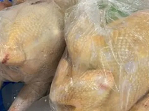 Tôi qua nhà chồng đón con, nhìn thùng đồ mẹ đẻ gửi lên mà ứa nước mắt