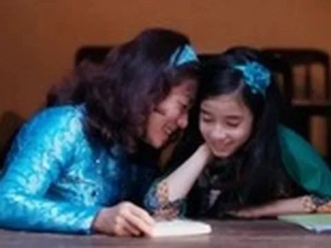 Người mẹ Việt tại Úc vứt đòn roi để dạy con bằng cái ghế tự ngẫm