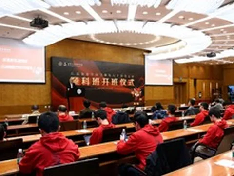 Một nhóm sinh viên đến từ lớp học đỉnh nhất ĐH top 1 Trung Quốc có nguy cơ bị đuổi ngay trước khi chính thức nhập học