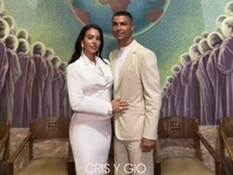 Ảnh cưới nét căng bên trong hôn lễ của vợ chồng Ronaldo chính thức được hé lộ