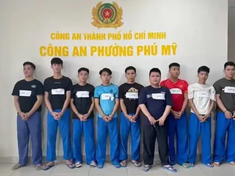 Bị 'nhìn đểu' lúc ăn nhậu, hai nhóm hỗn chiến, 9 người bị bắt ở TPHCM