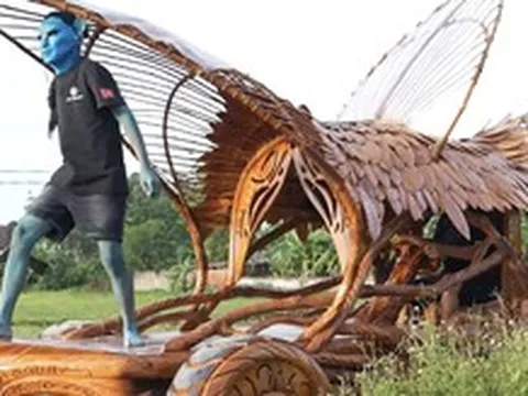 Thợ Việt chế siêu phẩm xe gỗ: Hàng độc bản chạy được, lấy cảm hứng từ bom tấn Avatar