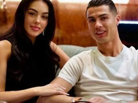 Từ cuộc gặp định mệnh đến ngày cưới, 10 năm của Ronaldo và Georgina xuất hiện điểm trùng hợp kỳ lạ không ai giải thích nổi