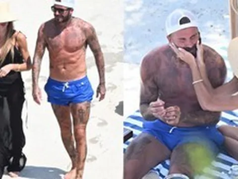 David Beckham cởi trần khoe body săn chắc ở tuổi 51