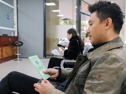 Gánh nặng U50 'bánh mì kẹp': Trên vai là cha mẹ, trước mặt là con cái