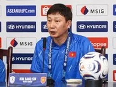 HLV Kim Sang Sik: 'Việt Nam sẽ có diện mạo khác ở trận lượt về'
