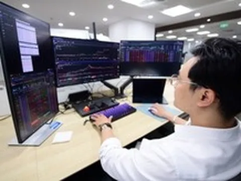 Tự doanh công ty chứng khoán bất ngờ bán ròng 350 tỉ đồng dù thị trường tăng điểm