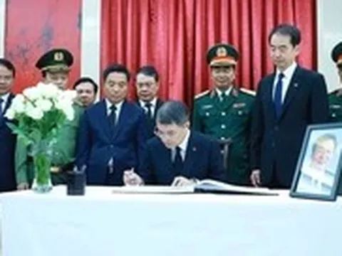 Thủ tướng Lê Minh Hưng viếng nguyên Thủ tướng Trung Quốc Chu Dung Cơ