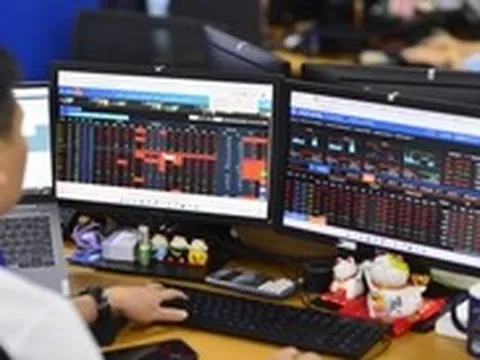 Chứng khoán 18-8: VN-Index giằng co, chuyên gia cảnh báo rủi ro điều chỉnh sâu hơn