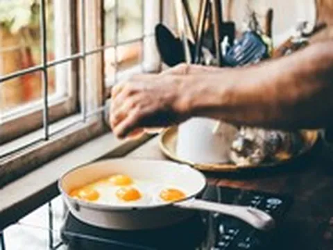 Người bị gan nhiễm mỡ có nên ăn trứng mỗi ngày?