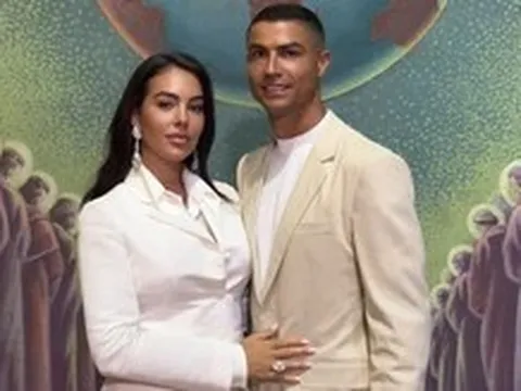 Lý do vợ chồng Ronaldo chọn nhẫn cưới giản dị