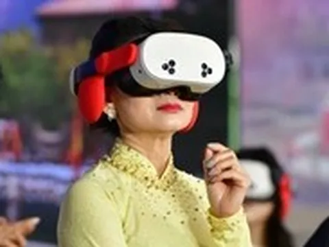 Sống trong khoảnh khắc 'Bác Hồ đọc Tuyên ngôn độc lập' qua thực tế ảo ở Dinh Độc Lập