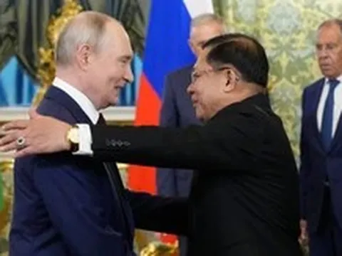 Tổng thống Myanmar Min Aung Hlaing gặp ông Putin