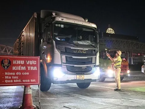 Cục CSGT nói gì trước thông tin doanh nghiệp thiếu hụt tài xế xe đầu kéo, xe khách trên 30 chỗ?