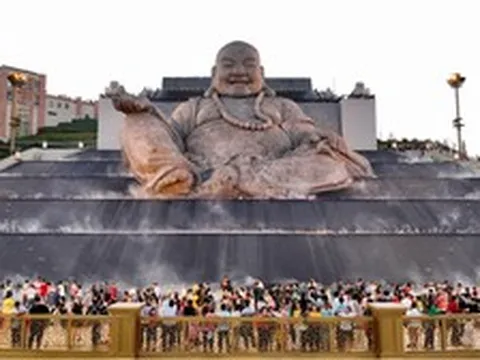 Nơi được ví như "nóc nhà Nam Bộ" ở Việt Nam với độ cao 986m: Leo bộ lên mất 2-4 tiếng, trên đỉnh có đại tượng Phật được xác lập kỷ lục châu Á