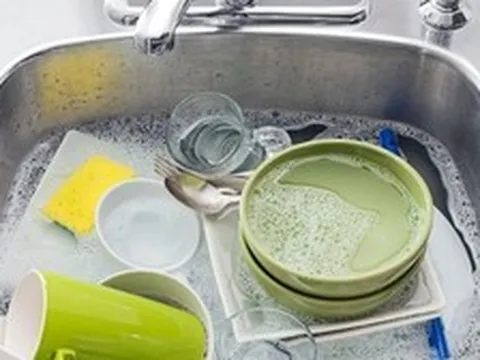 Lời khuyên cho những người ngâm bát đũa trong bồn rửa qua đêm